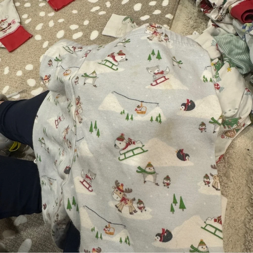 Lot of 13 Pima pajamas set long sleeve tee pants TBBC Santa toddler magnolia boy - Picture 11 of 14